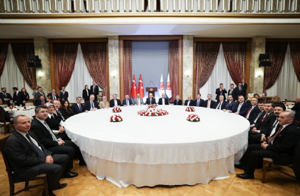TBMM Başkanı Numan Kurtulmuş, sivil toplum kuruluşlarının temsilcileriyle iftarda bir araya geldi.